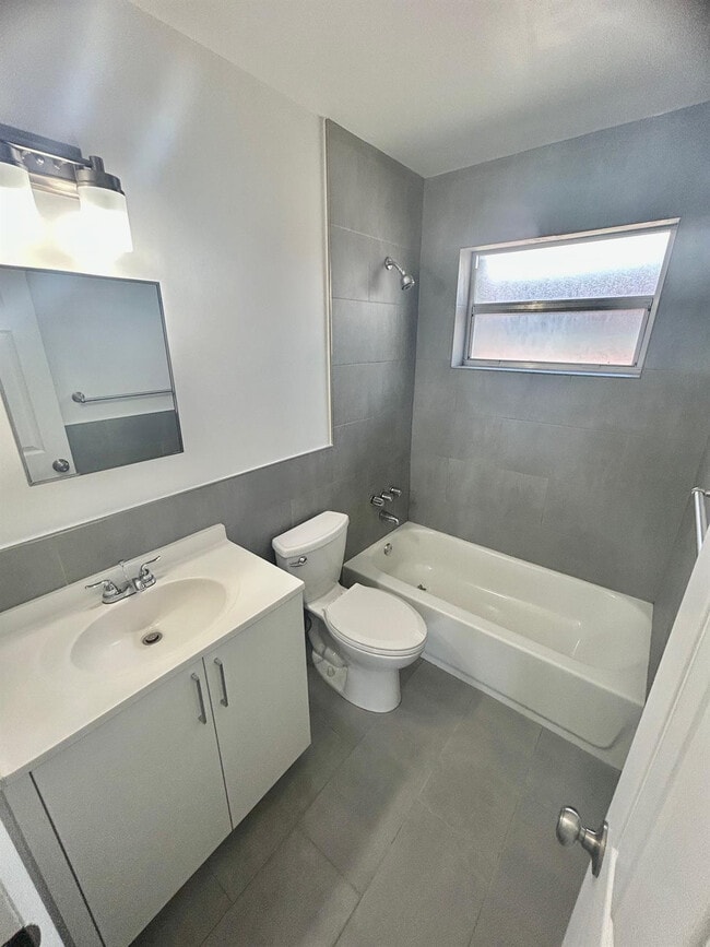 Foto del edificio - 7624 Pembroke Rd