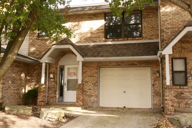 Building Photo - 3860 S Chalet Cir