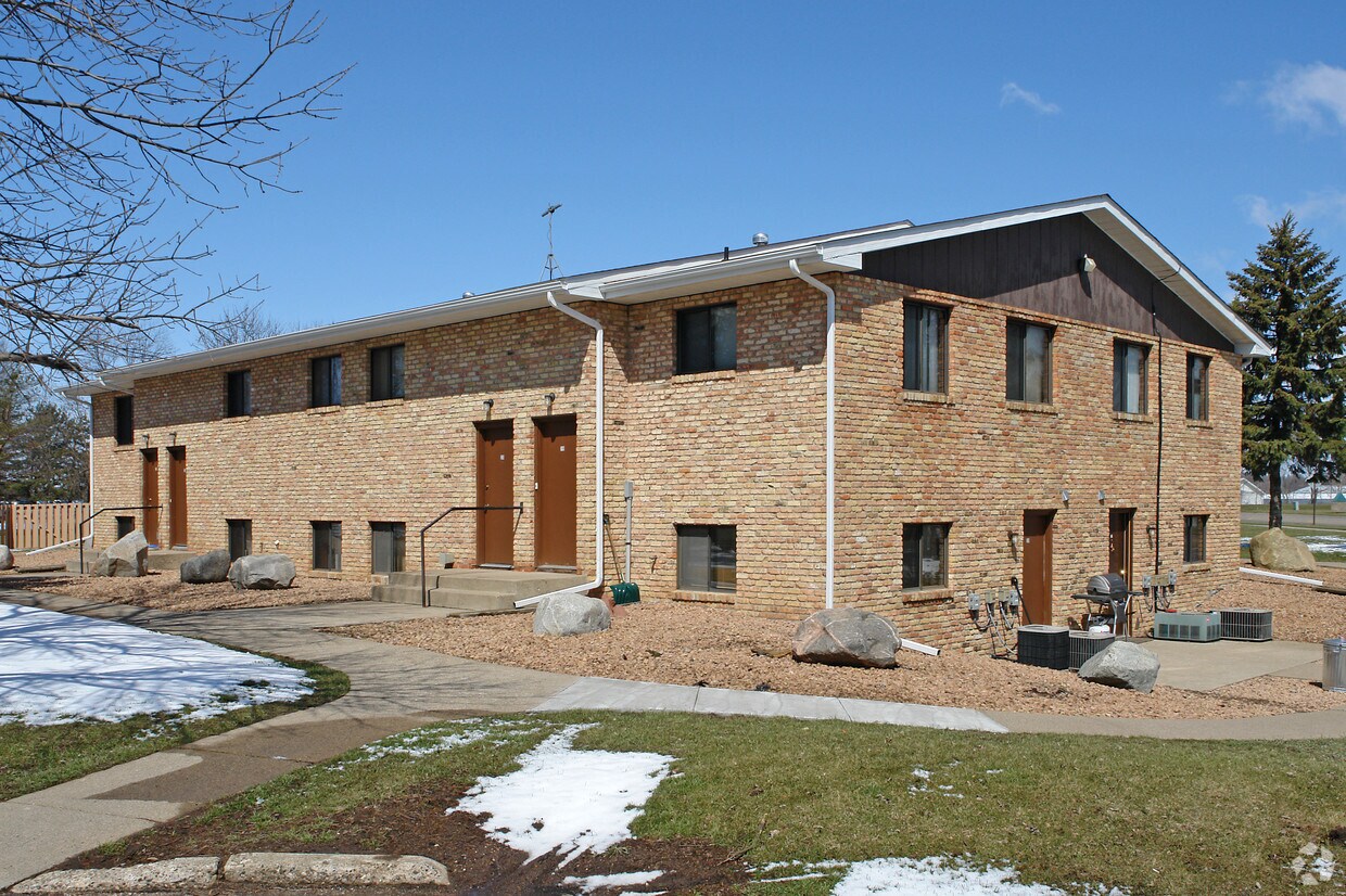 1532 Roosevelt Dr, Northfield, MN 55057 Apartments in Northfield, MN