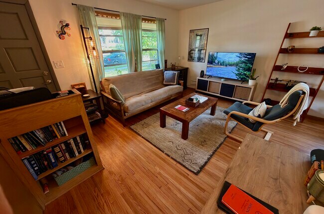 Foto del edificio - 4449 Bloomington Ave