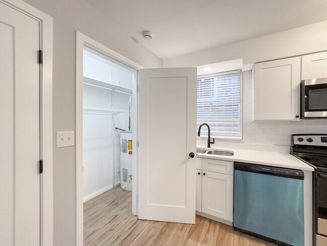 Foto del edificio - 2423 W Gunnison St