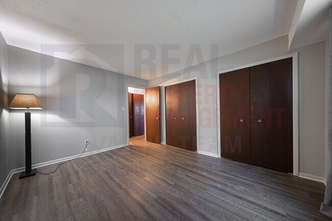 Foto del edificio - 10760 Ravenna Rd