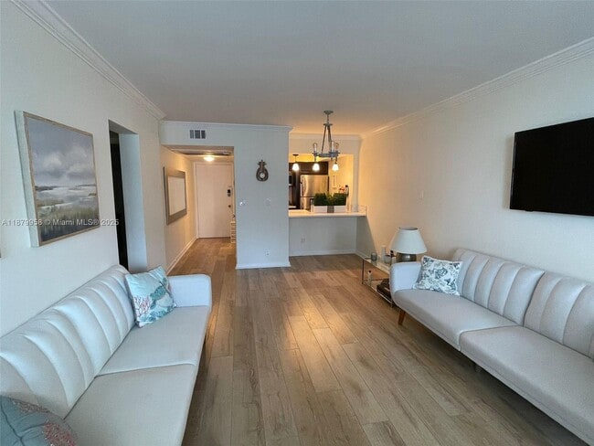 Building Photo - 209 N Fort Lauderdale Beach Blvd