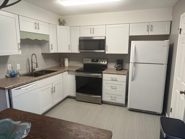 Foto del edificio - 1325 Greendale Ave