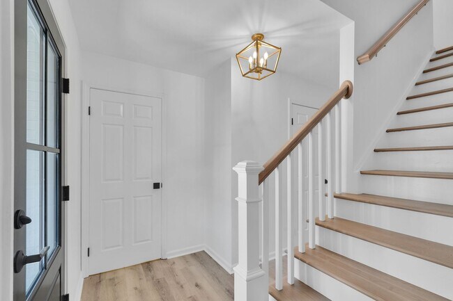 Foto del edificio - Fully updated single family home for rent in South Charlotte located just off Carmel Road