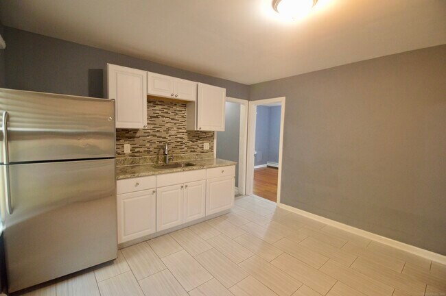 Foto del edificio - 807 Brewster St