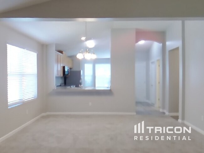 Foto del edificio - 5890 Round Table Rd