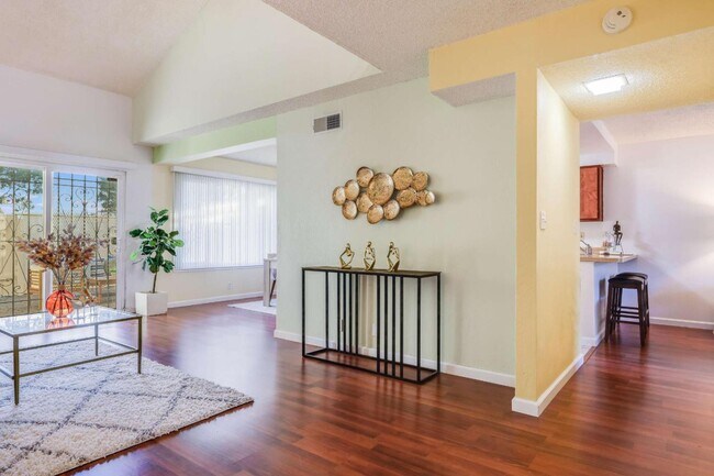 Foto del edificio - 2549 Olmstead Ct