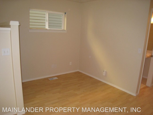 Building Photo - 3 br, 2.5 bath House - 553 NE 64TH CT
