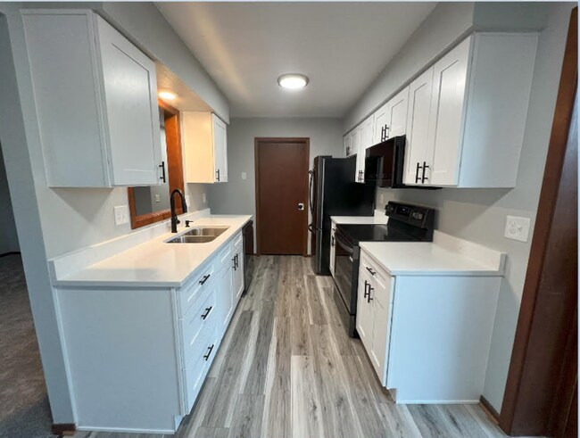 Building Photo - 2 S Wickham Ct