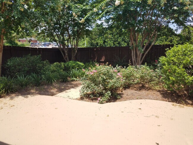 Foto del edificio - 4707 Mitford Cir