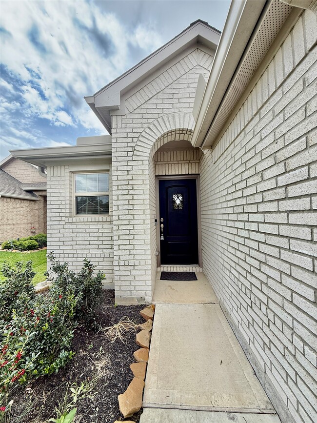 Building Photo - 23915 Steep Climb Dr