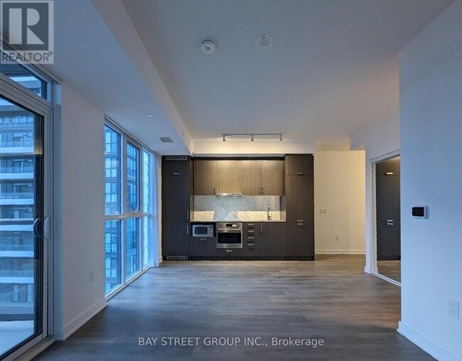 Building Photo - 60 Honeycrisp Cres