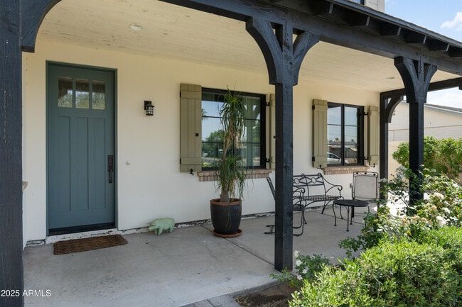 Building Photo - 4901 E Amelia Ave