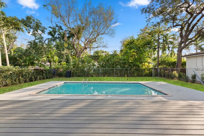 Building Photo - 4080 Hardie Ave