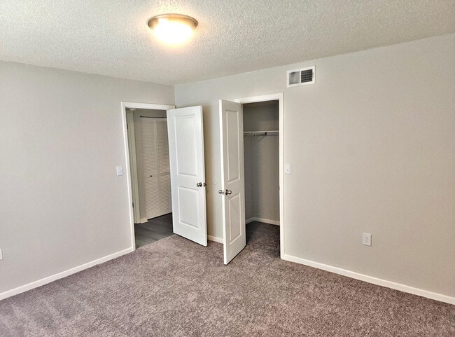 Building Photo - Drexel Court Apartments-RENT SPECIALS