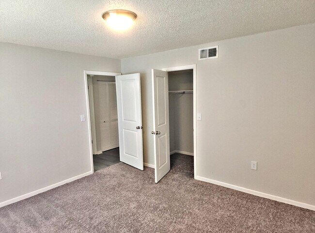 Foto del edificio - Drexel Court Apartments-RENT SPECIALS