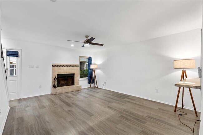 Foto del edificio - 8400 Jamestown Dr