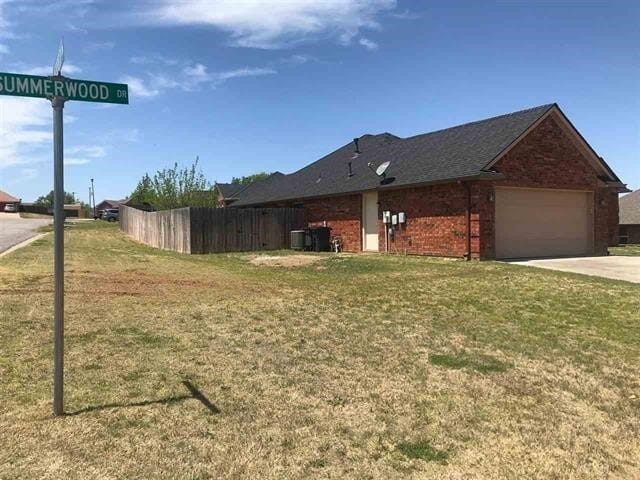 Building Photo - 23 NE Summerwood Dr