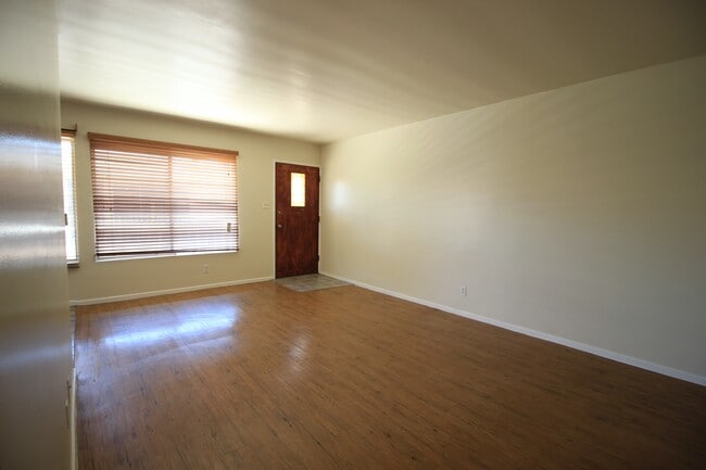 Foto del edificio - 527 Cedar Ave