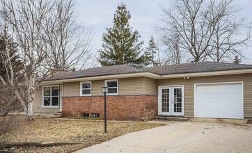 Building Photo - 2285 E Carriage Hill Dr