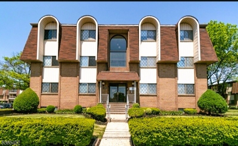 Foto principal - 1150 W St Georges Ave