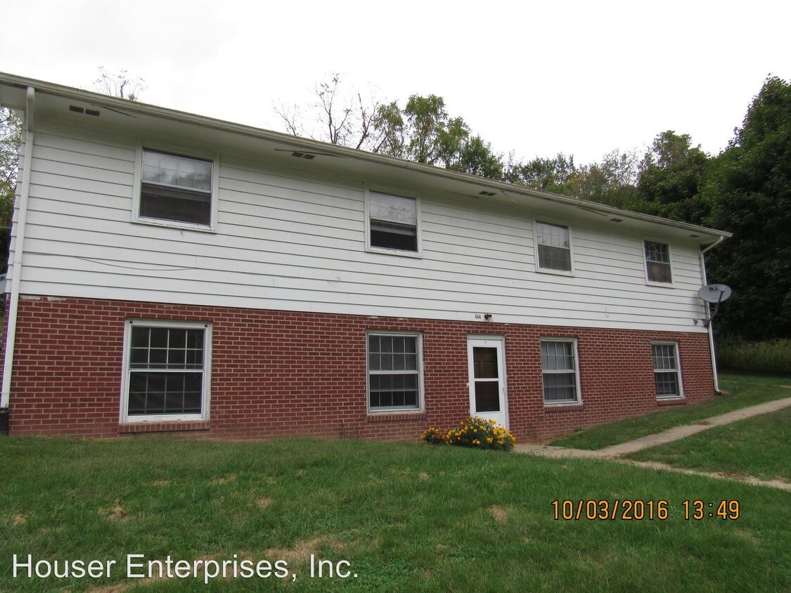 Primary Photo - 404 Foster Rd