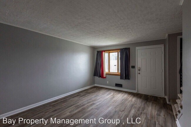 Building Photo - 3 br, 1.5 bath House - 6544 Riverview Ave