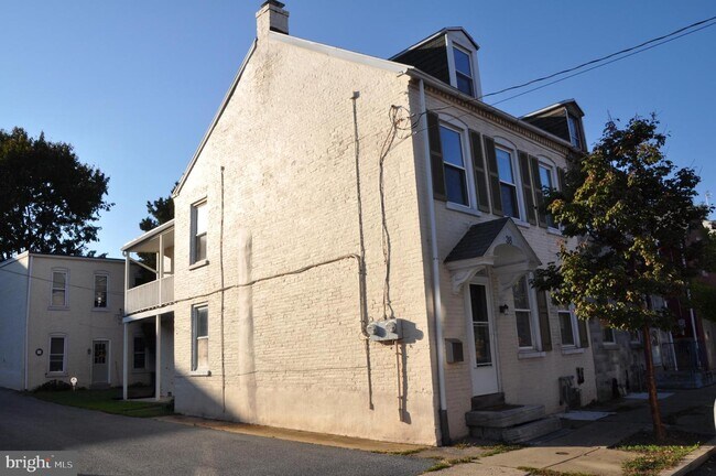 Building Photo - 38 N Charlotte St