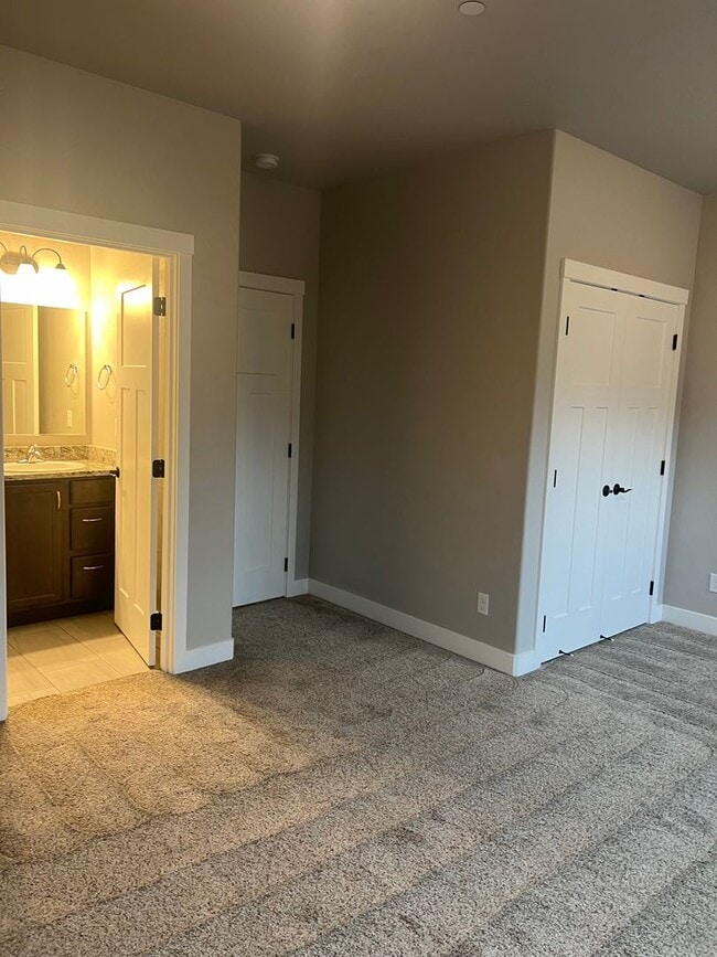 Foto del edificio - 2 Bedroom 2.5 Bath Townhome in desirable C...