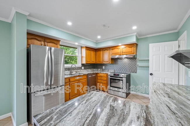 Building Photo - 7020 Bonnamere Dr