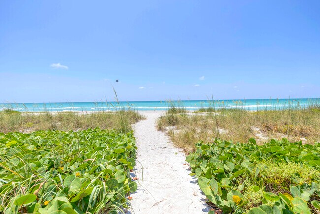 Foto del edificio - 5BR - 8230