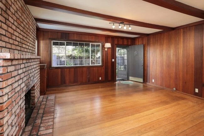 Building Photo - 516 Barron Ave