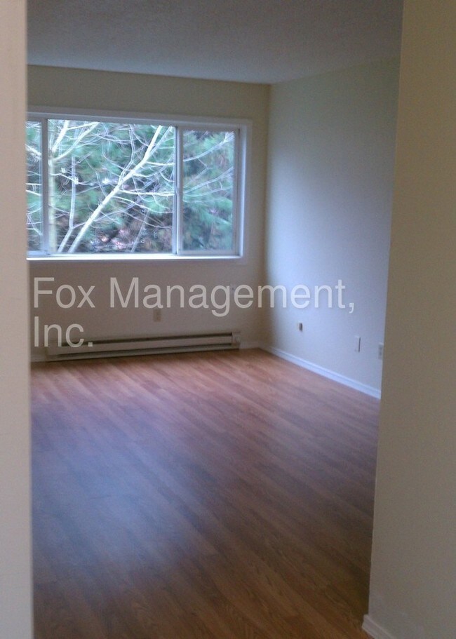 Building Photo - 3215 SE Alder Ct