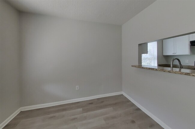 Building Photo - 1391 Tenderden Dr