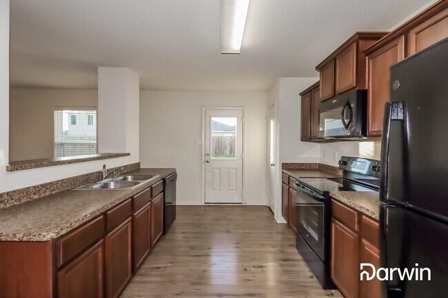 Foto del edificio - 5903 Golden Cove Rd