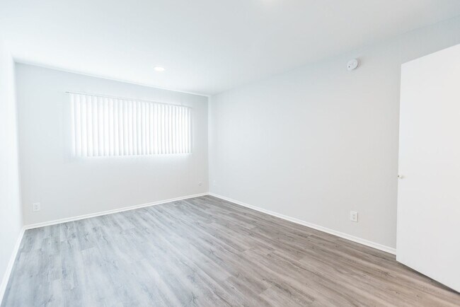 Interior Photo - 960 N. Alfred