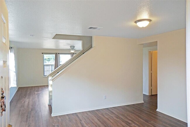 Building Photo - 111 Hays Forest Cove