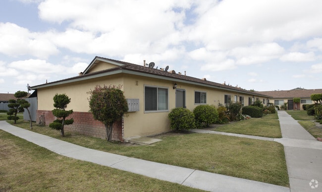 Building Photo - Lindale Villa Apartments