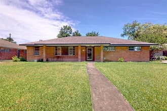 Building Photo - 4826 Waynesboro Dr
