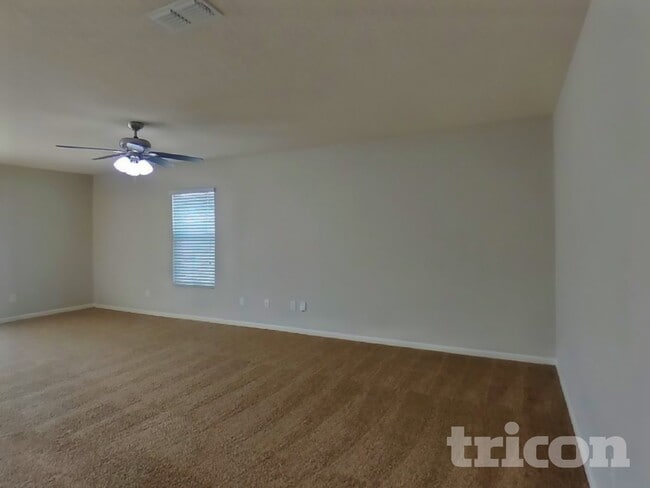 Building Photo - 464 Harley Dr