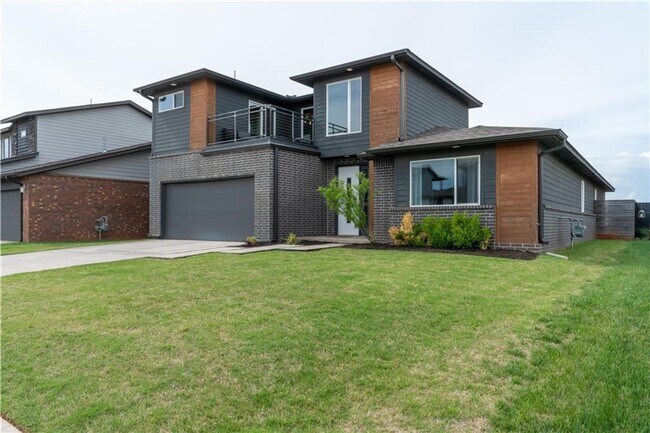 Building Photo - Welcome home to this Contemporary Home Des...