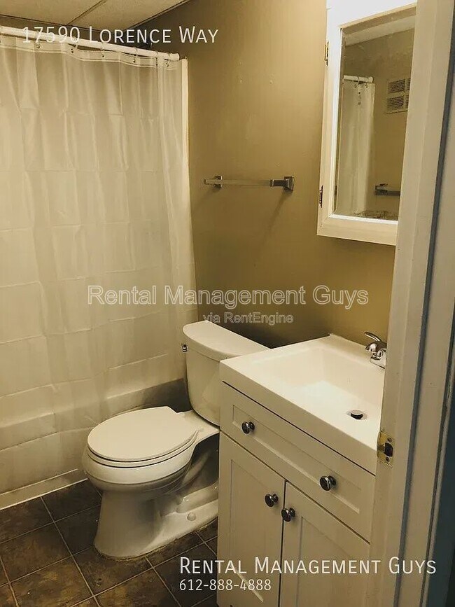 Foto del edificio - 17590 Lorence Way