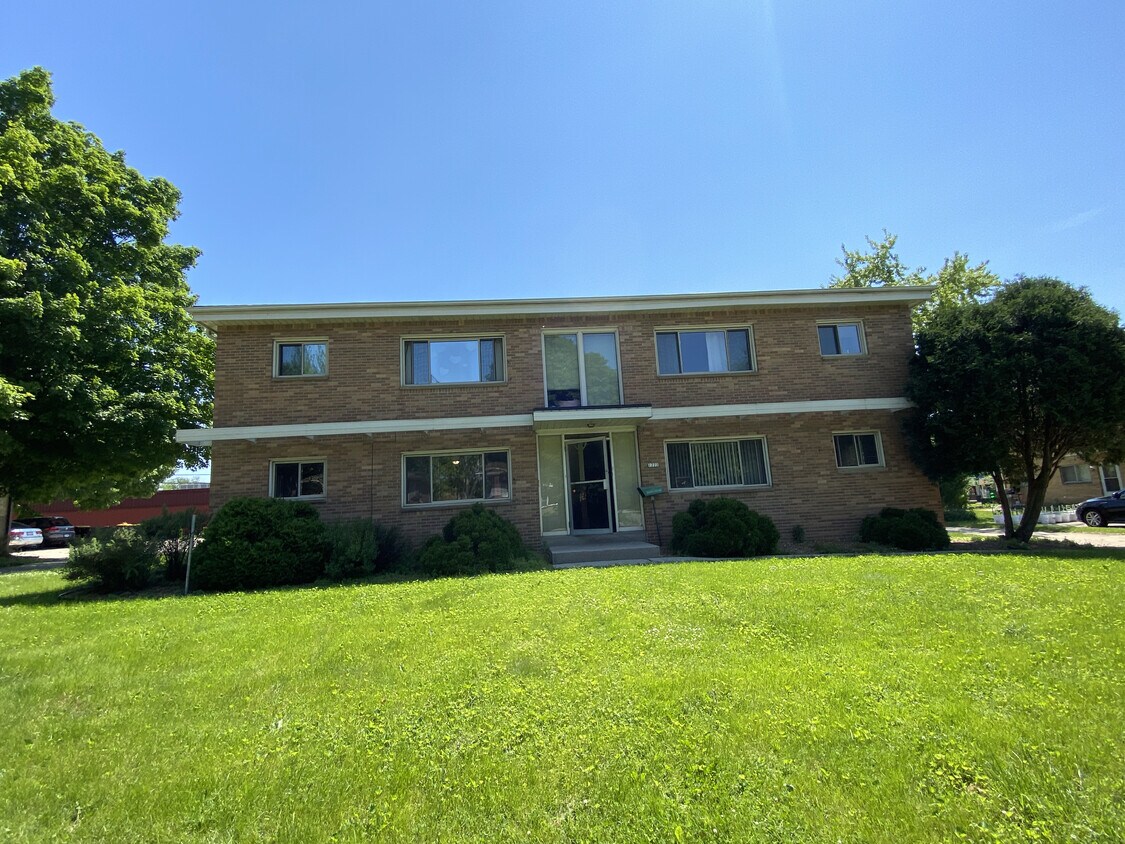 1222 N 116th St, Wauwatosa, WI 53226 Apartments in Wauwatosa, WI