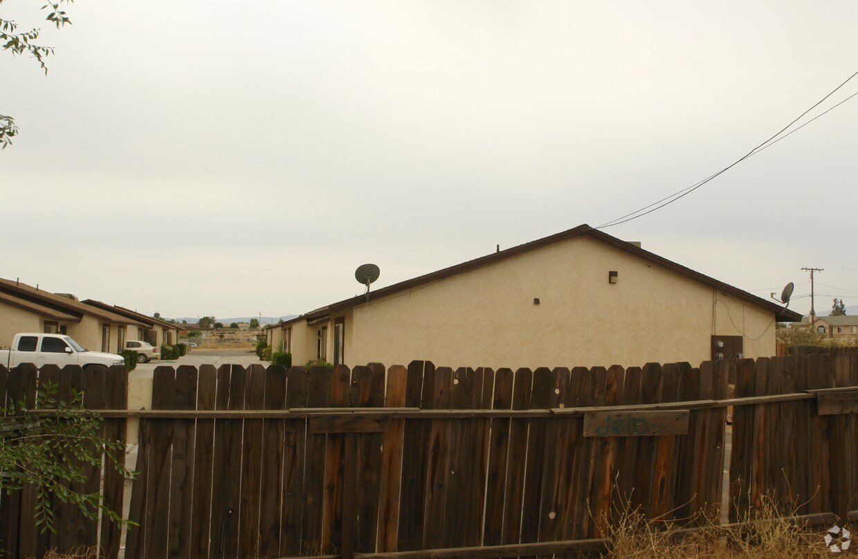Building Photo - 15952 Sequoia Ave