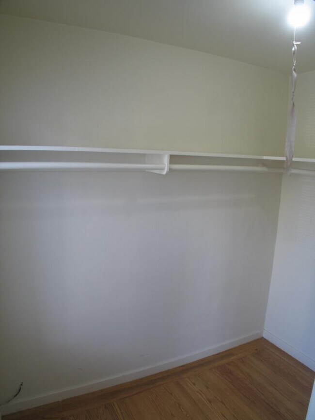 Building Photo - bedroom in San Francisco CA 94118