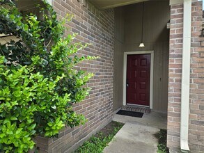 Building Photo - 24015 Farm Hill Dr