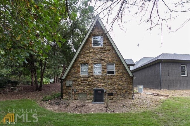 Foto del edificio - 4984 Donald Dr