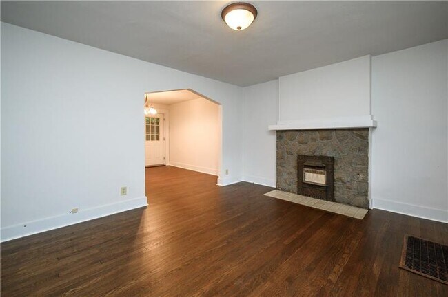 Building Photo - 723 Shade Ave