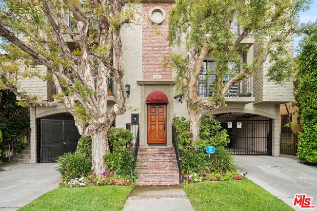 Building Photo - 839 S Holt Ave